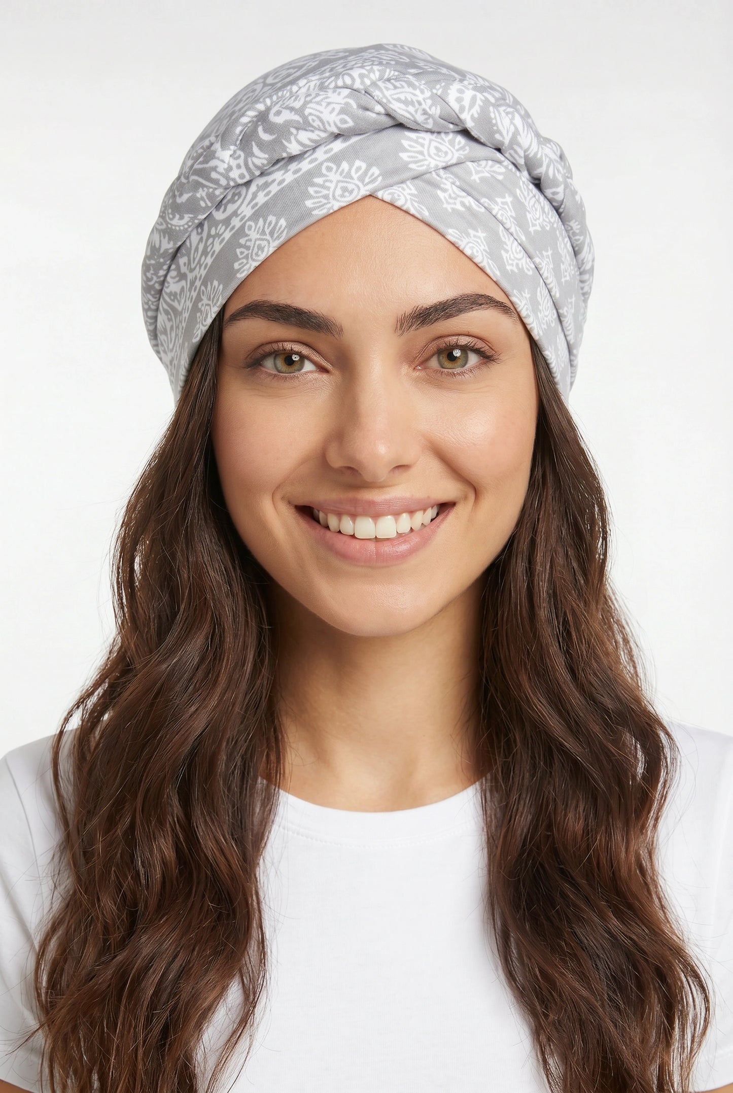 Turbante entrelazado gris con trenza