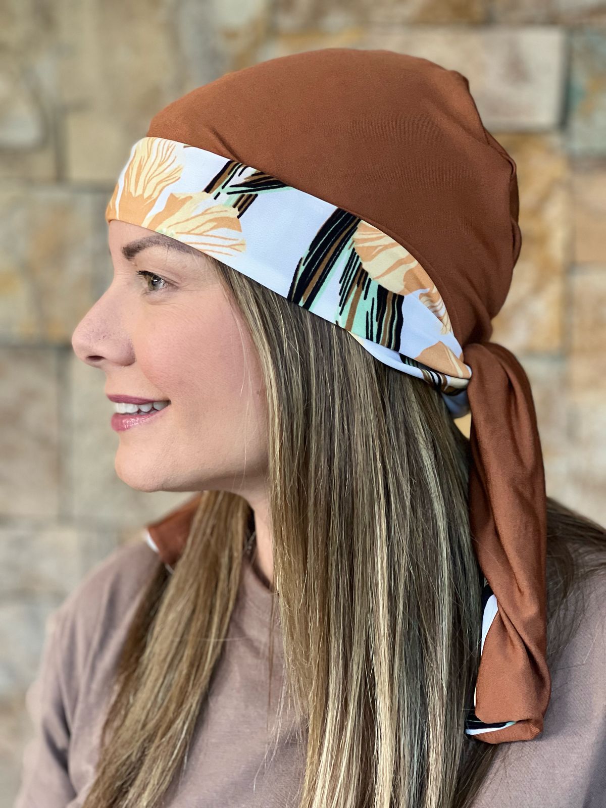 Turbante Reversible Floral Café y Blanco