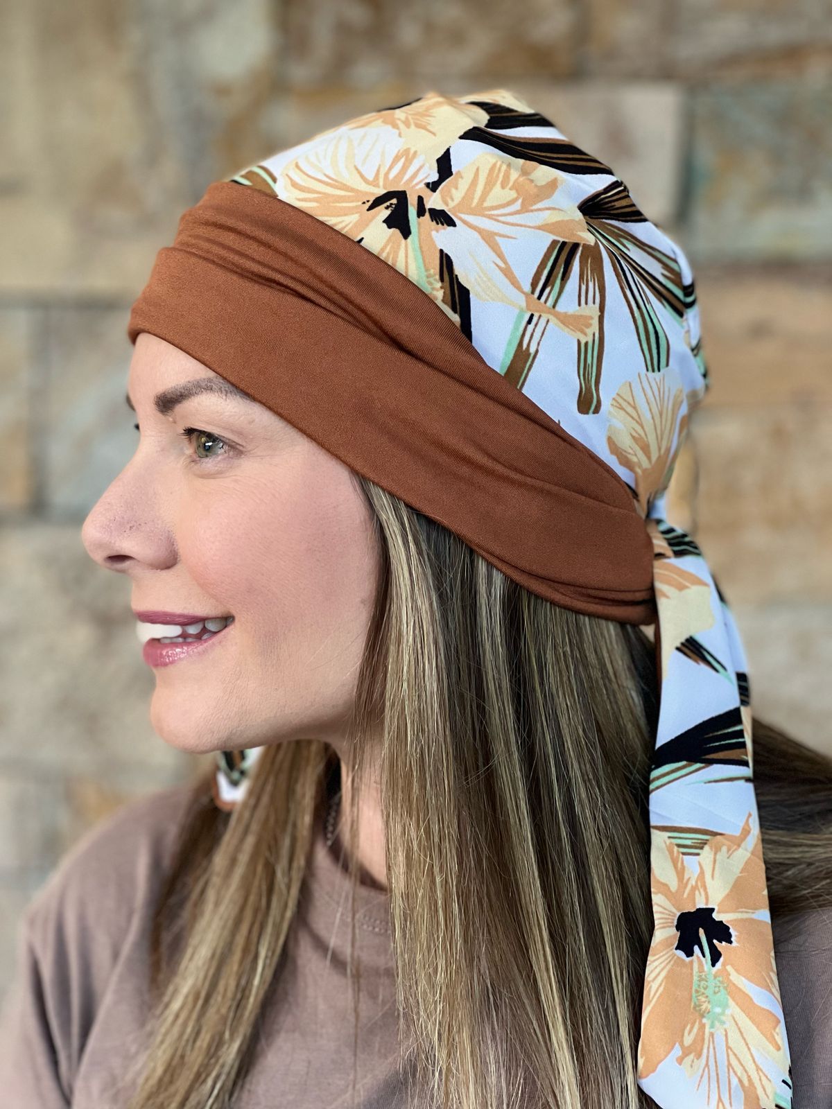 Turbante Reversible Floral Café y Blanco